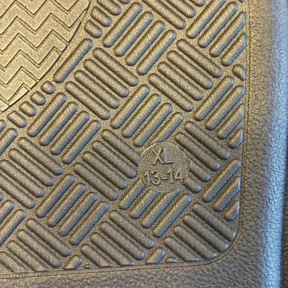 Men’s The Grinch Santa hat Holiday plush Christmas slippers slip on - Picture 3 of 4